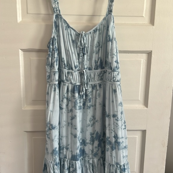 AE Light Blue tie dye, Tie front spaghetti strap dress with pockets. Size XL. - Picture 7 of 12